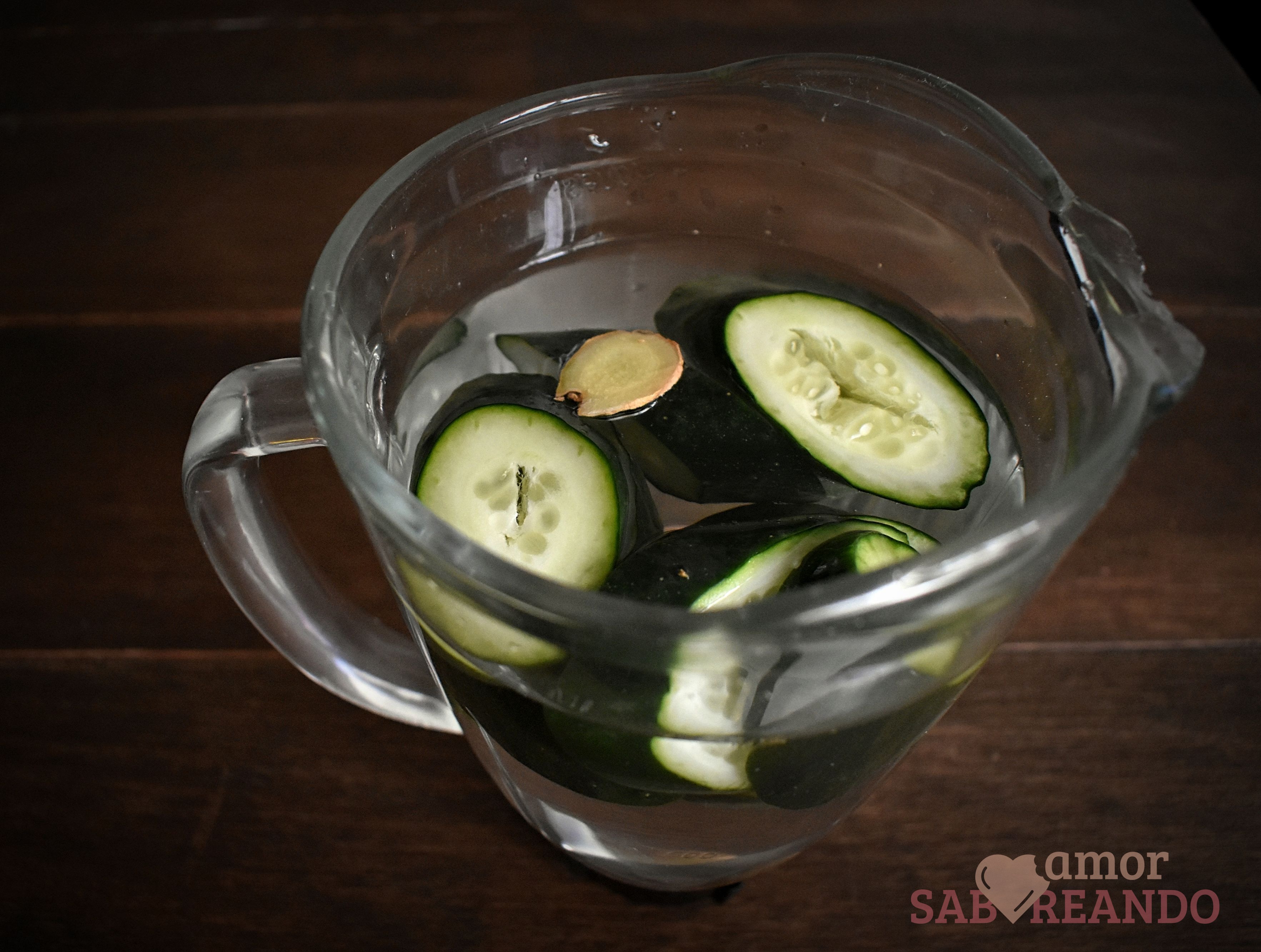 Agua de Limón pepino y jengibre