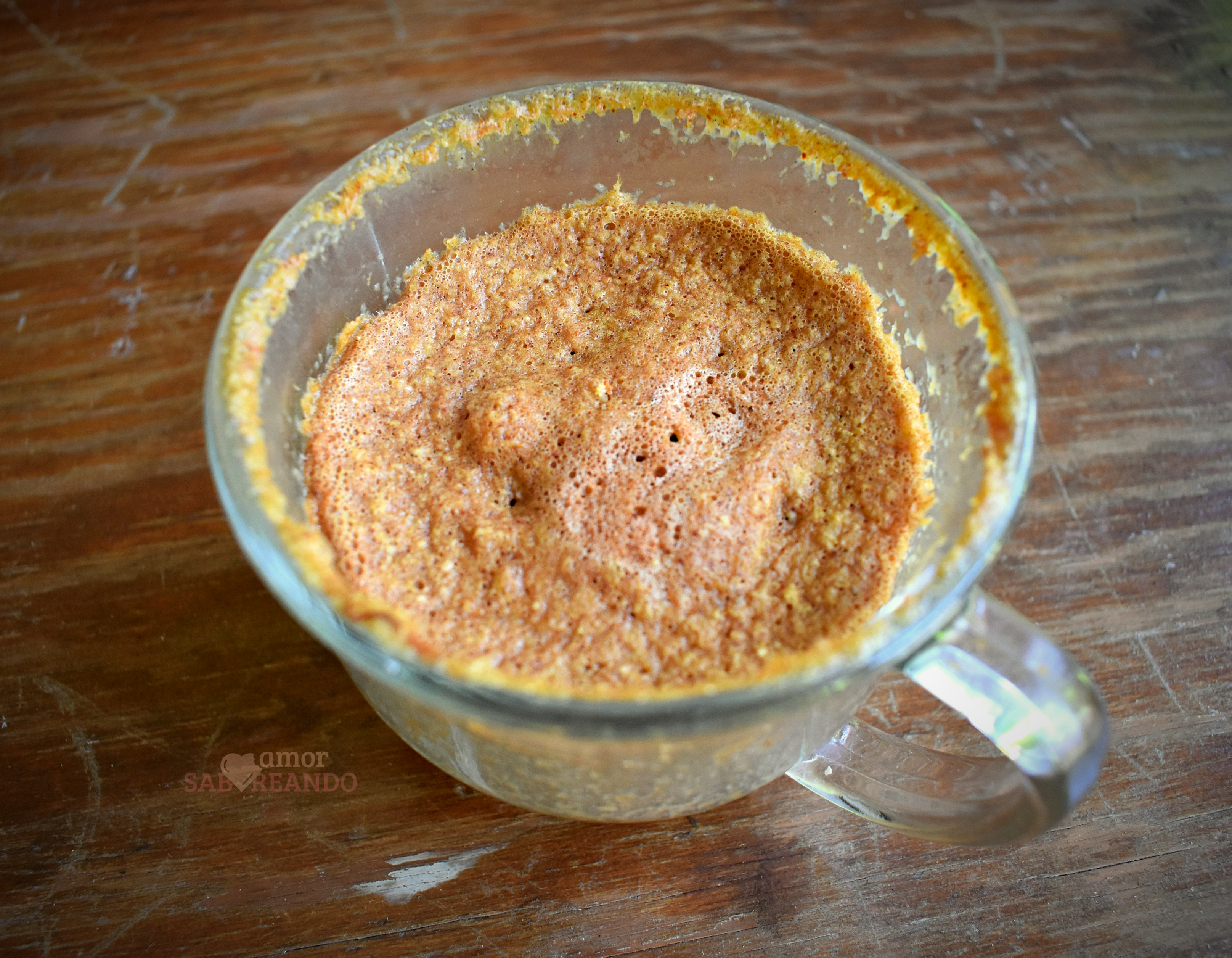 imagen de golden milk mug cake